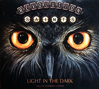 Revolution Saints (Doug Aldrich, Jack Blades)의 앨범 Light In The Dark [CD/DVD][Deluxe Edition][Bonus Tracks][Digipak] 커버 아트 이미지